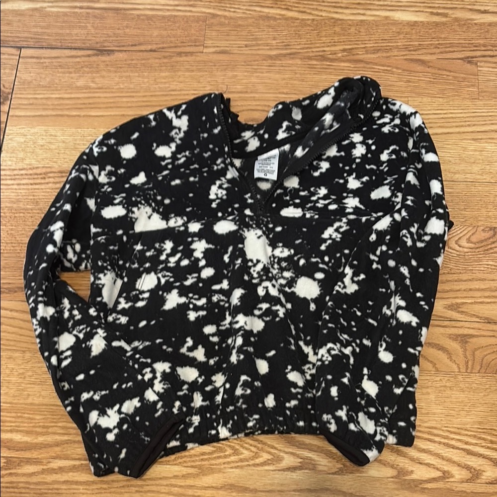 Black and White Patterned Pullover
